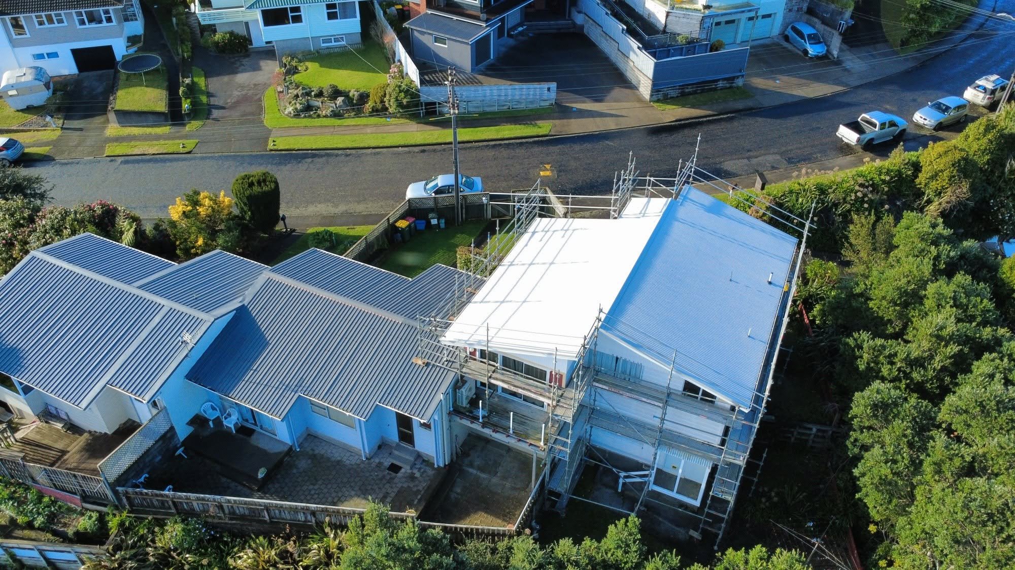 New long-run corrugate re-roof completed on scaffolded home, New Plymouth
